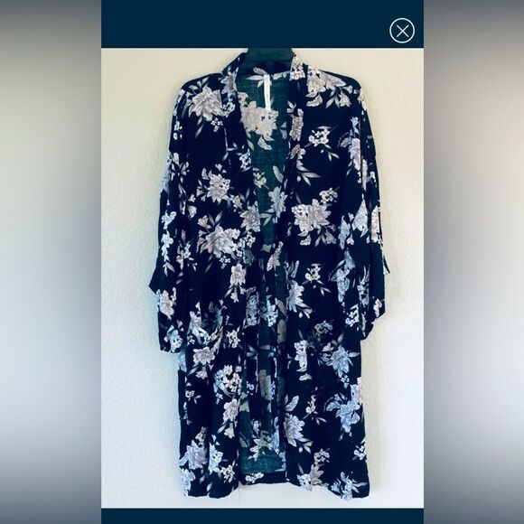 Spiritual Gangster Lightweight Floral Robe - Picture 1 of 4